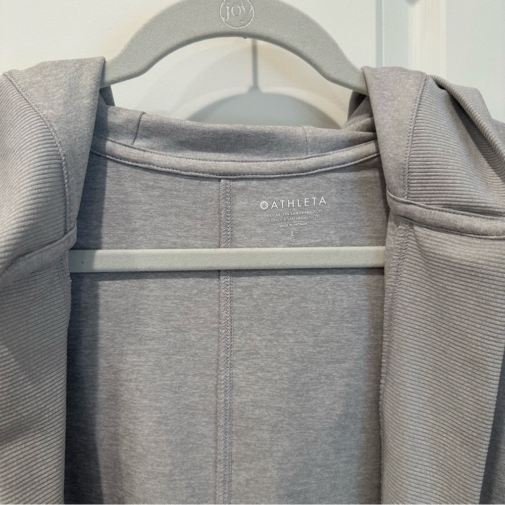 Athleta Uptempo Wrap - Picture 2 of 3